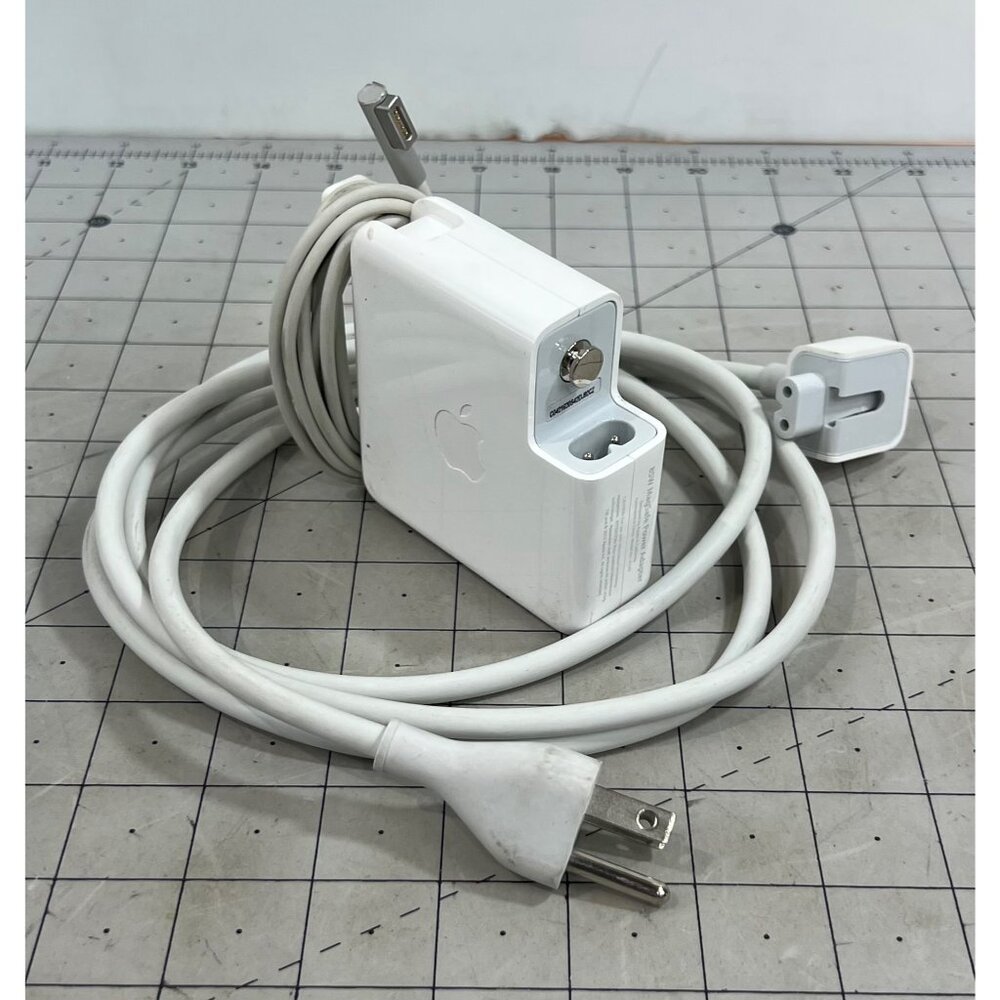 Apple White Power Adapter with Cable